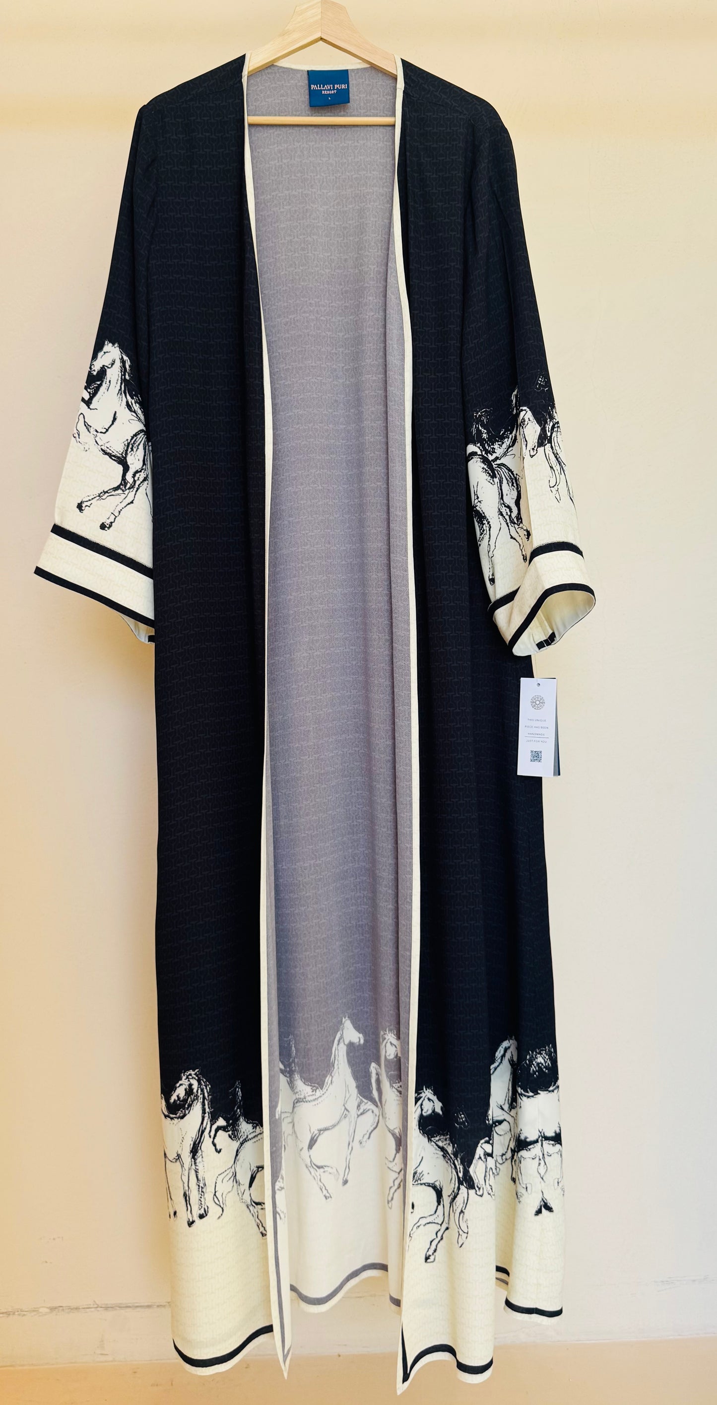 Ivory and Black Horse Cordset With Abaya & Shella