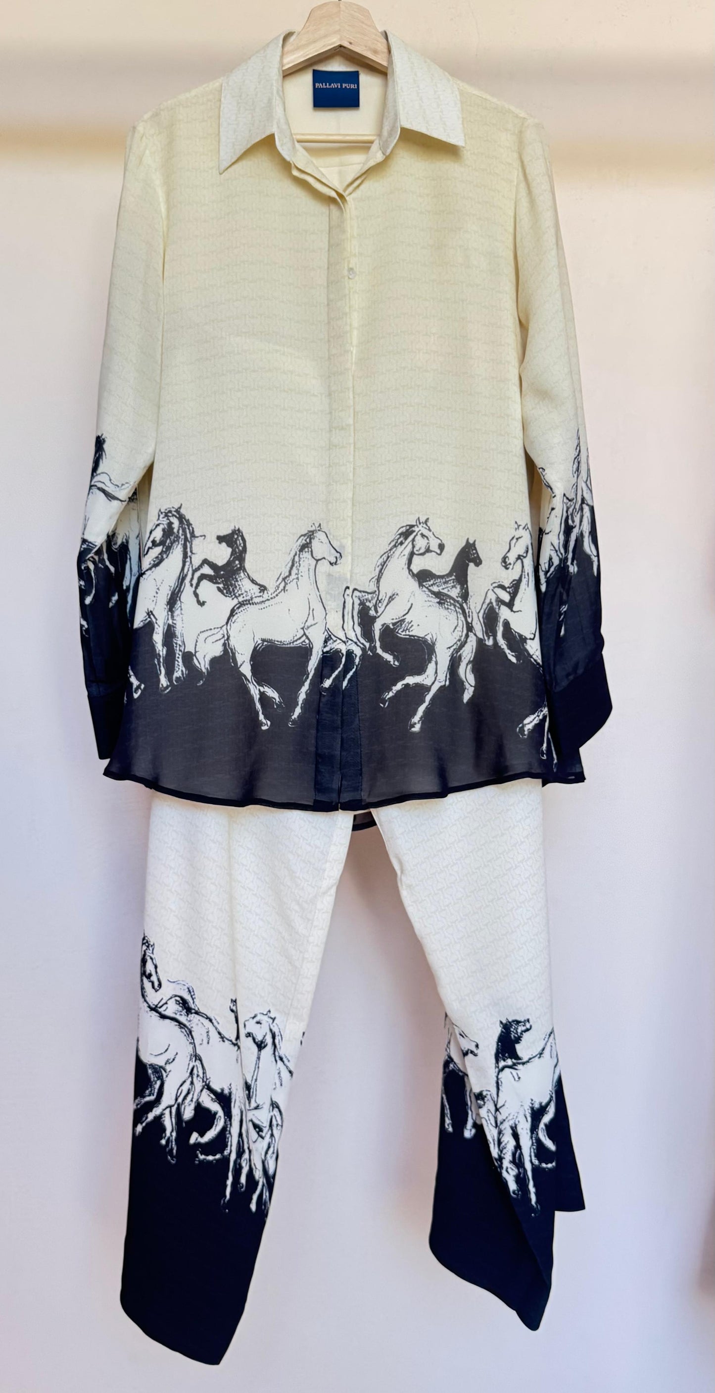 Ivory and Black Horse Cordset With Abaya & Shella